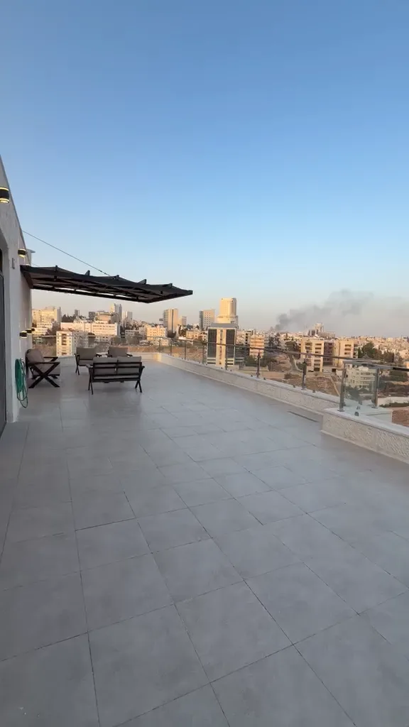 روف دوبلكس فاخر مفروش للإيجار – 340م² مع تراسات 150م² | إطلالة رائعة